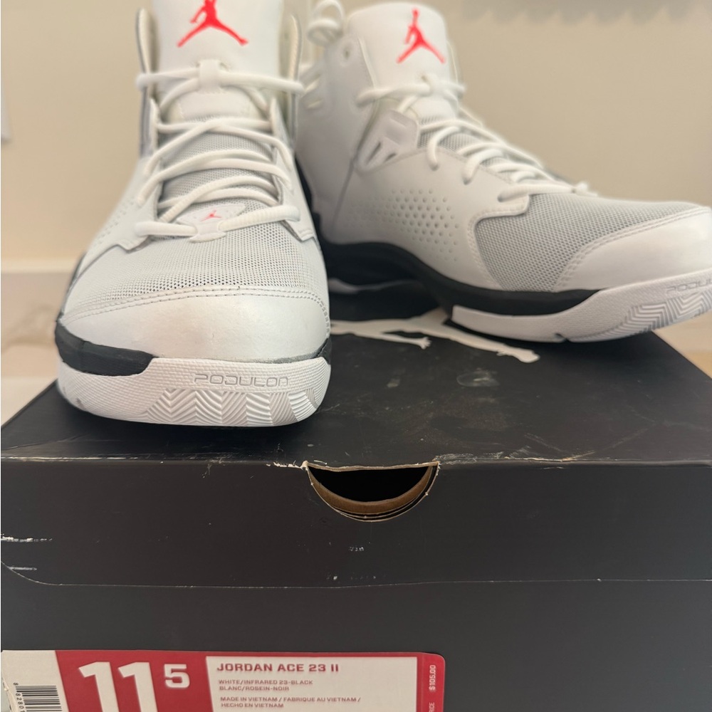 Jordan Athletic Shoes White and Red High-Top